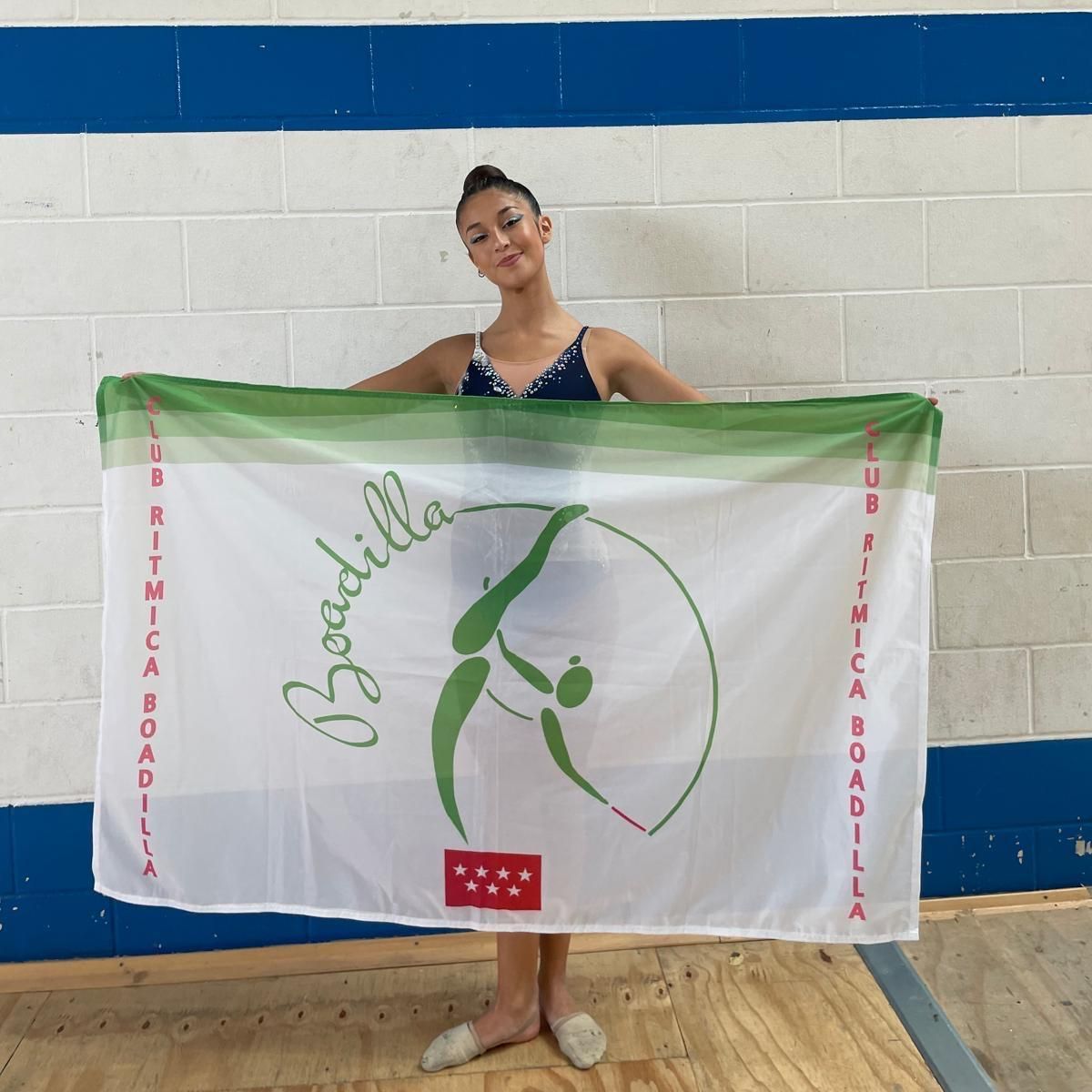 Gimnasta prenacional del club durante su ejercicio